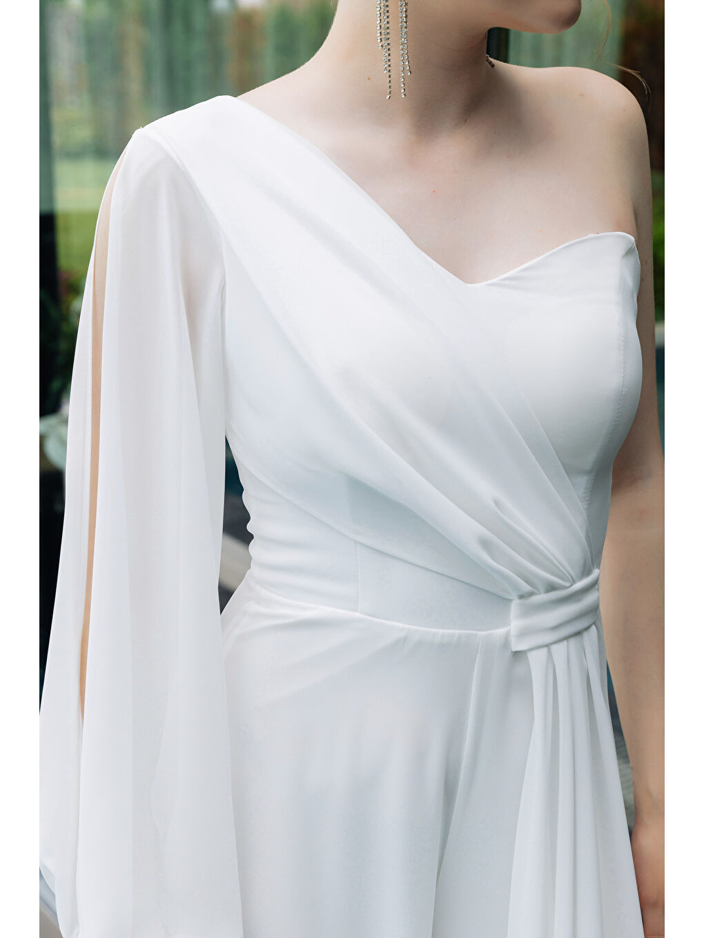 Kadın Beyaz Tek Kol Kuşaklı Abiye Tulum-3