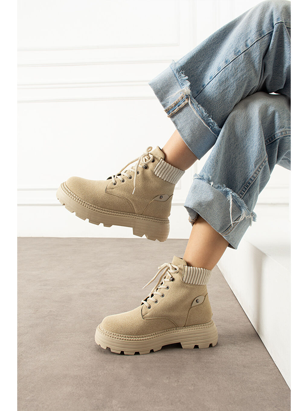 Kadın Bağcıklı Bej Bot