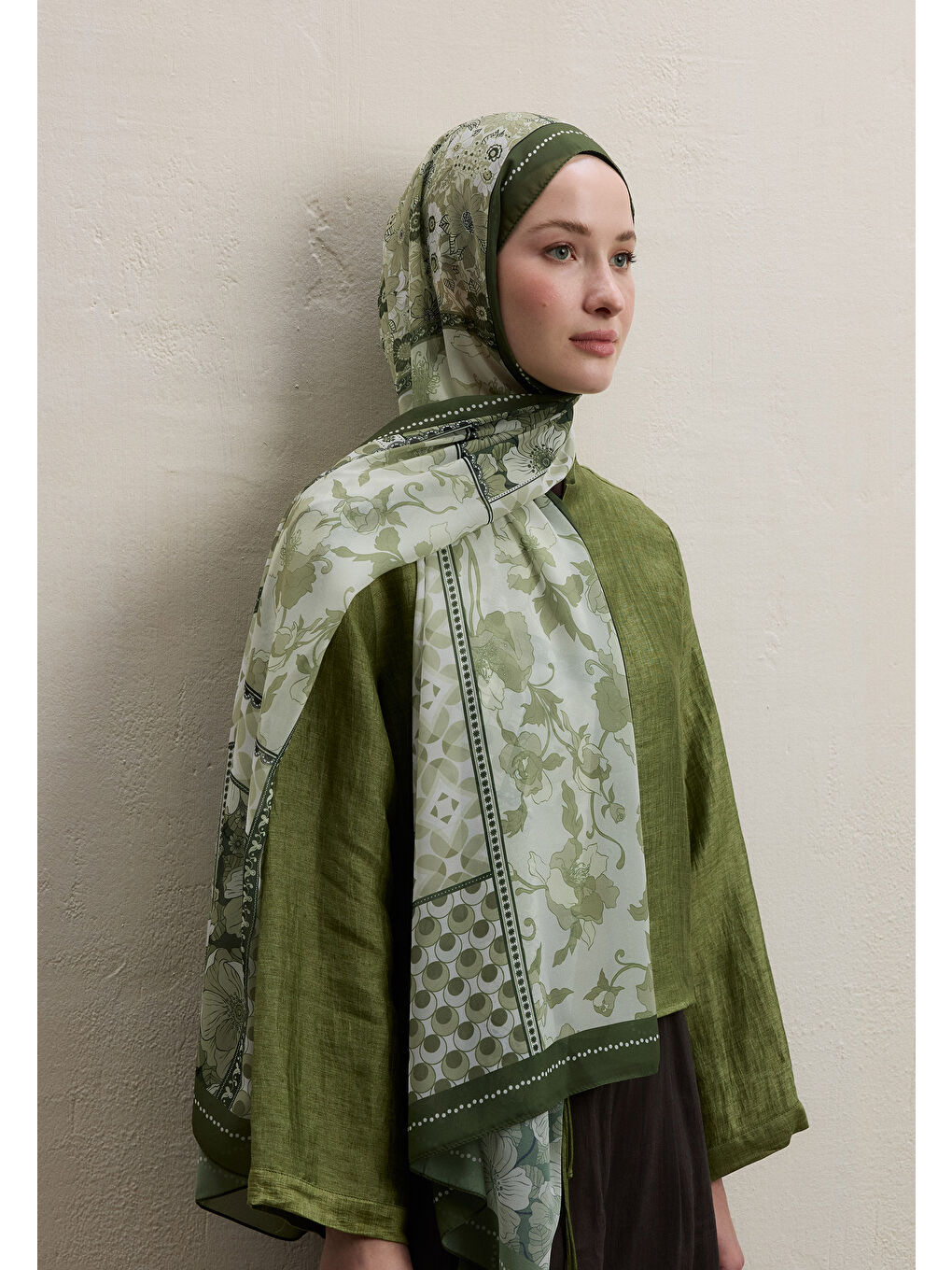 Wıld Botanıcal Desen İpek Krep Şal Haki-2