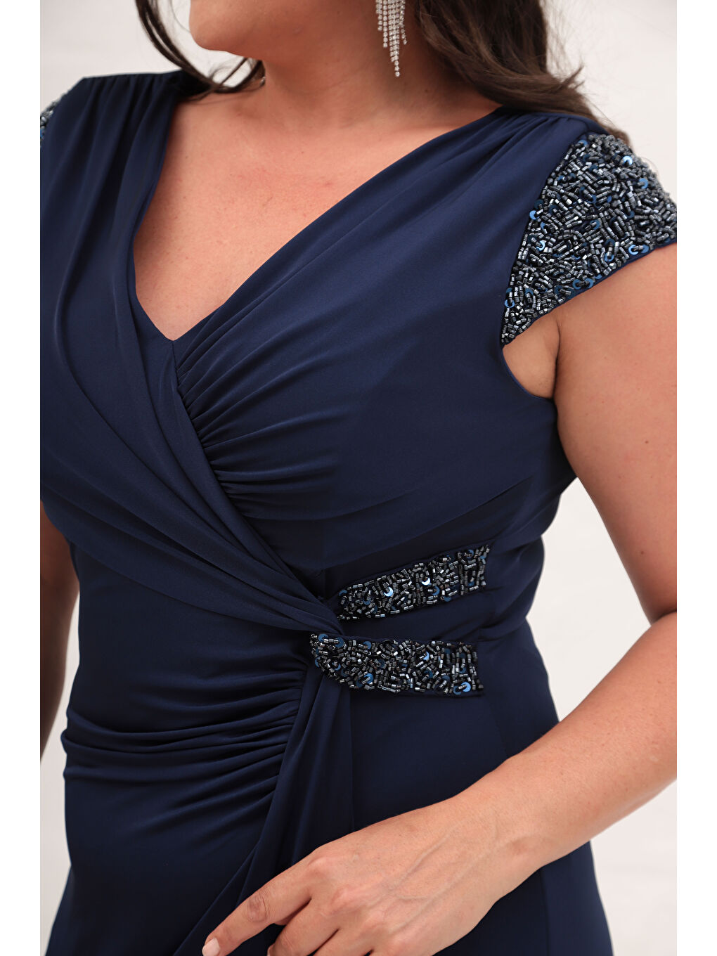 Kadın Lacivert Kruvaze Yaka Boncuklu Büyük Beden Uzun Abiye Elbise-3