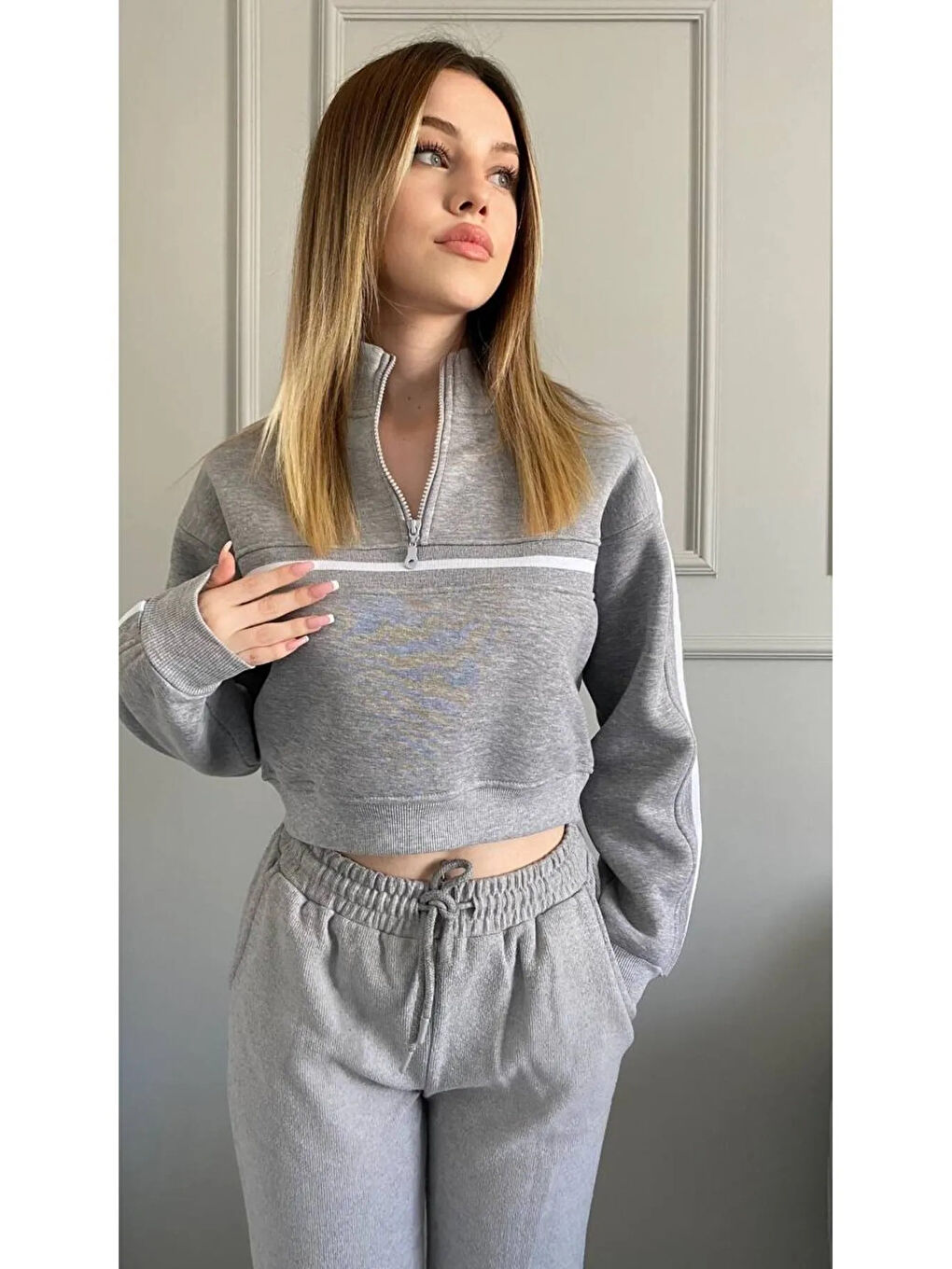 Kadın Gri Beyaz Şeritli Fermuarlı Yaka 3 İplik Şardonlu Sweatshirt HZL24W-ZK12781