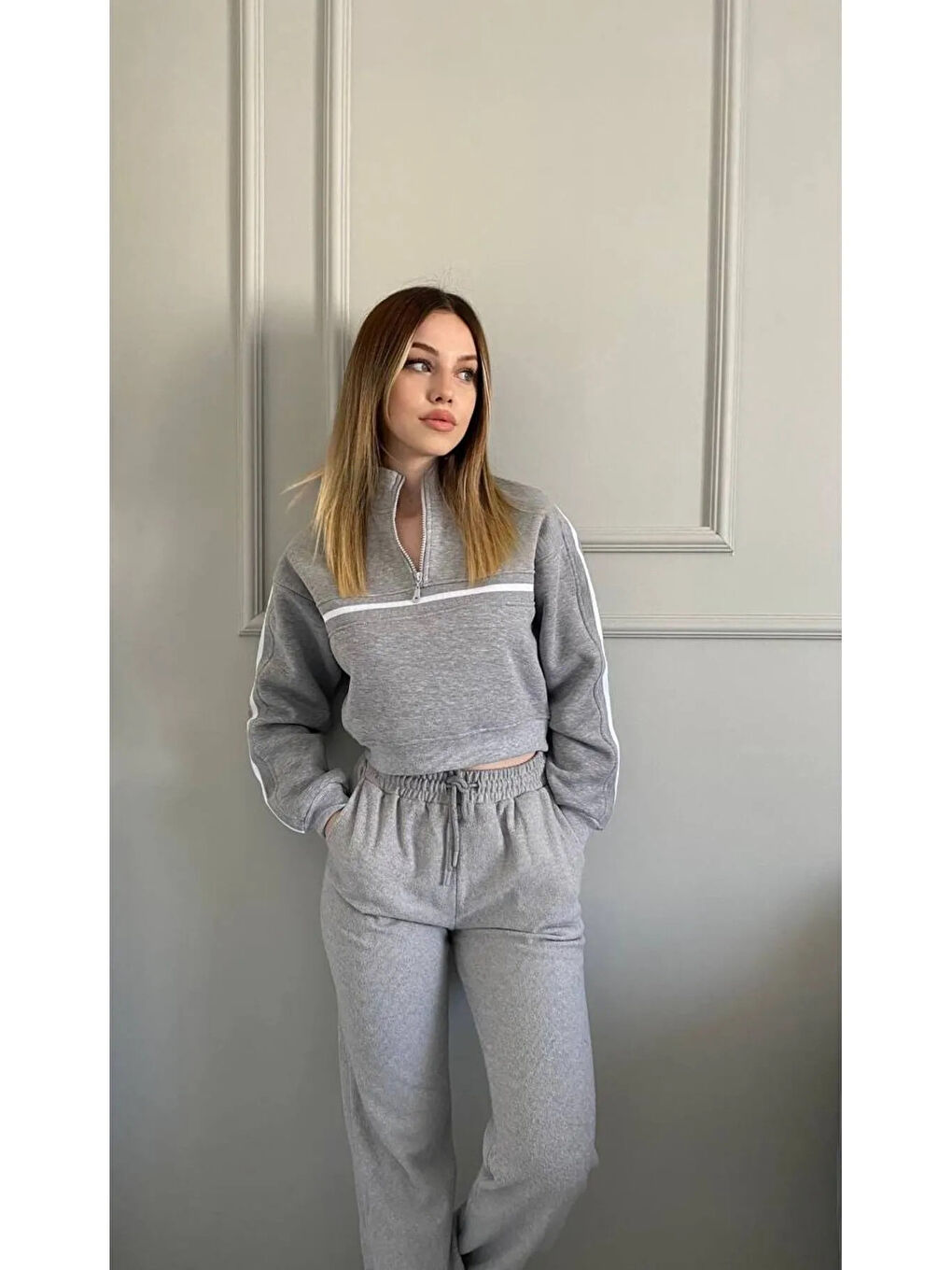 Kadın Gri Beyaz Şeritli Fermuarlı Yaka 3 İplik Şardonlu Sweatshirt HZL24W-ZK12781-1