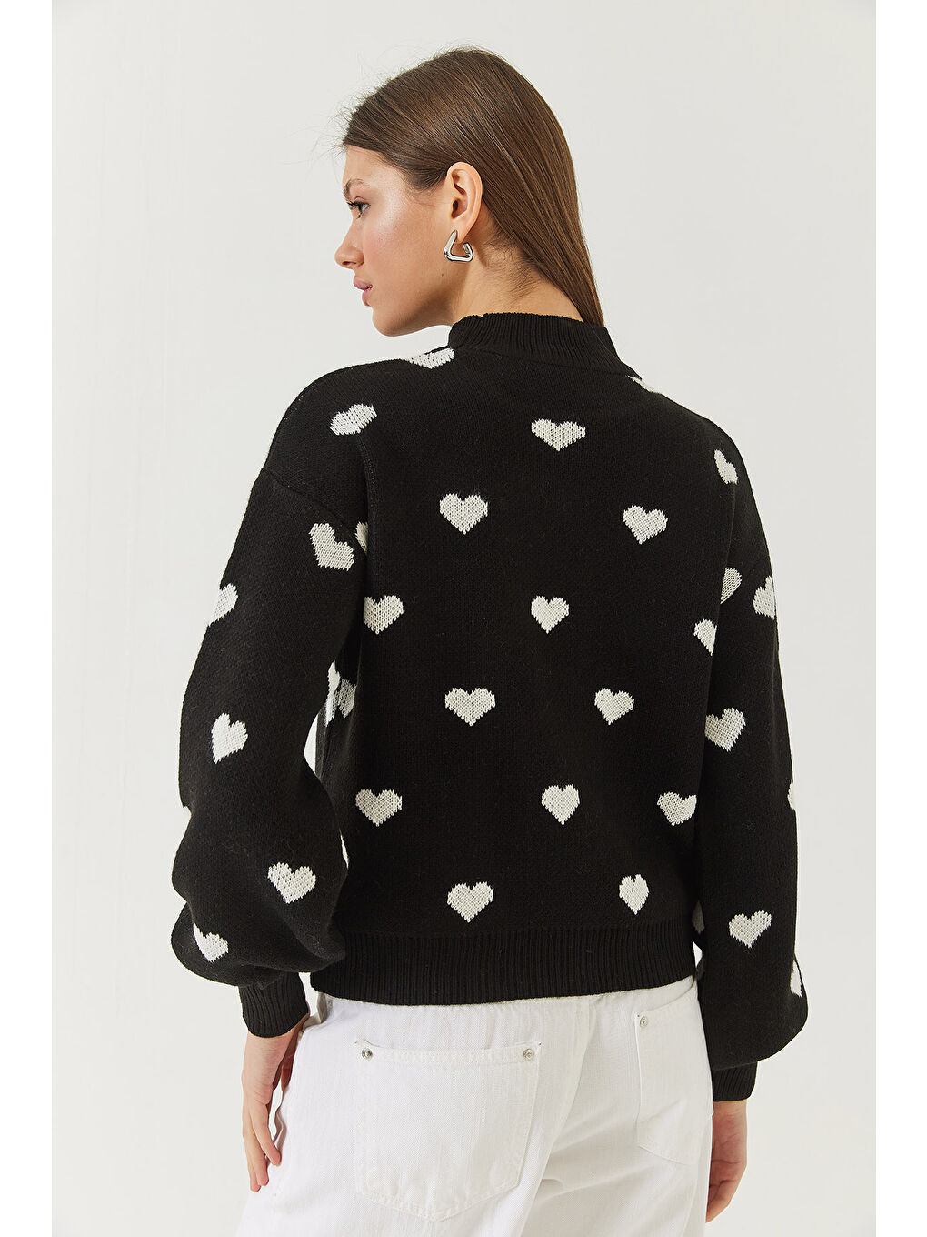 Siyah Kadın Kalp Desenli Triko Kazak-5