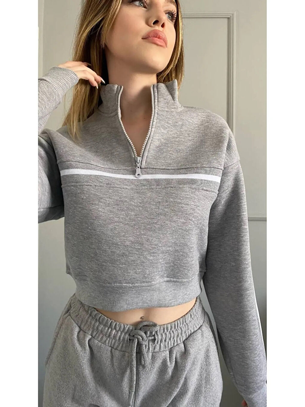 Kadın Gri Beyaz Şeritli Fermuarlı Yaka 3 İplik Şardonlu Sweatshirt HZL24W-ZK12781-3