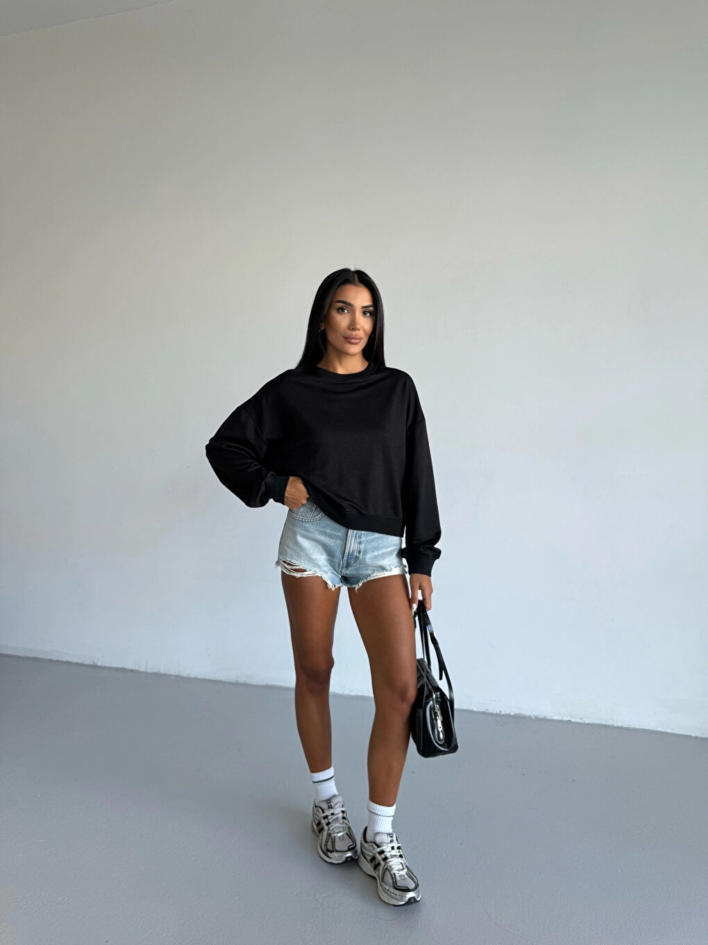 Kadın Siyah Bisiklet Yaka 2 İplik Sweatshirt HZL25W-FRY123391-1