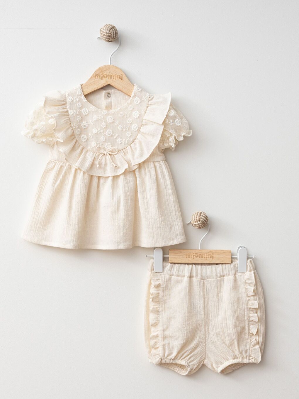 Bej Bisiklet Yaka Tül Detaylı Kısa Kollu Kız Bebek Bluz ve Şort Takım