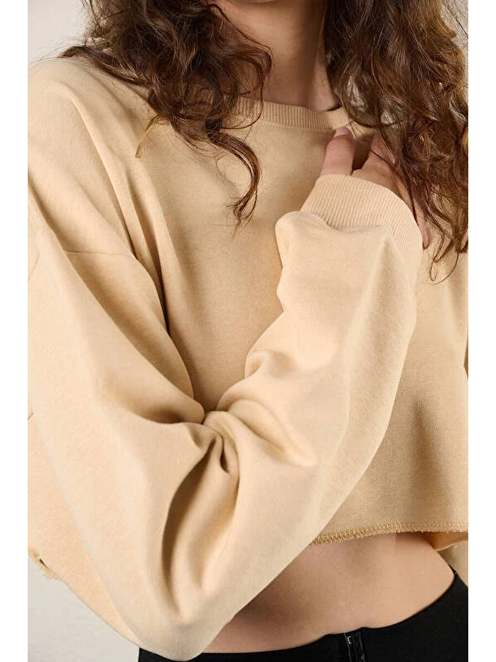 Bej Kadın Bisküvi Basic Bisiklet Yaka Uzun Kollu Crop Sweatshirt HZL24W-ZK11351-2