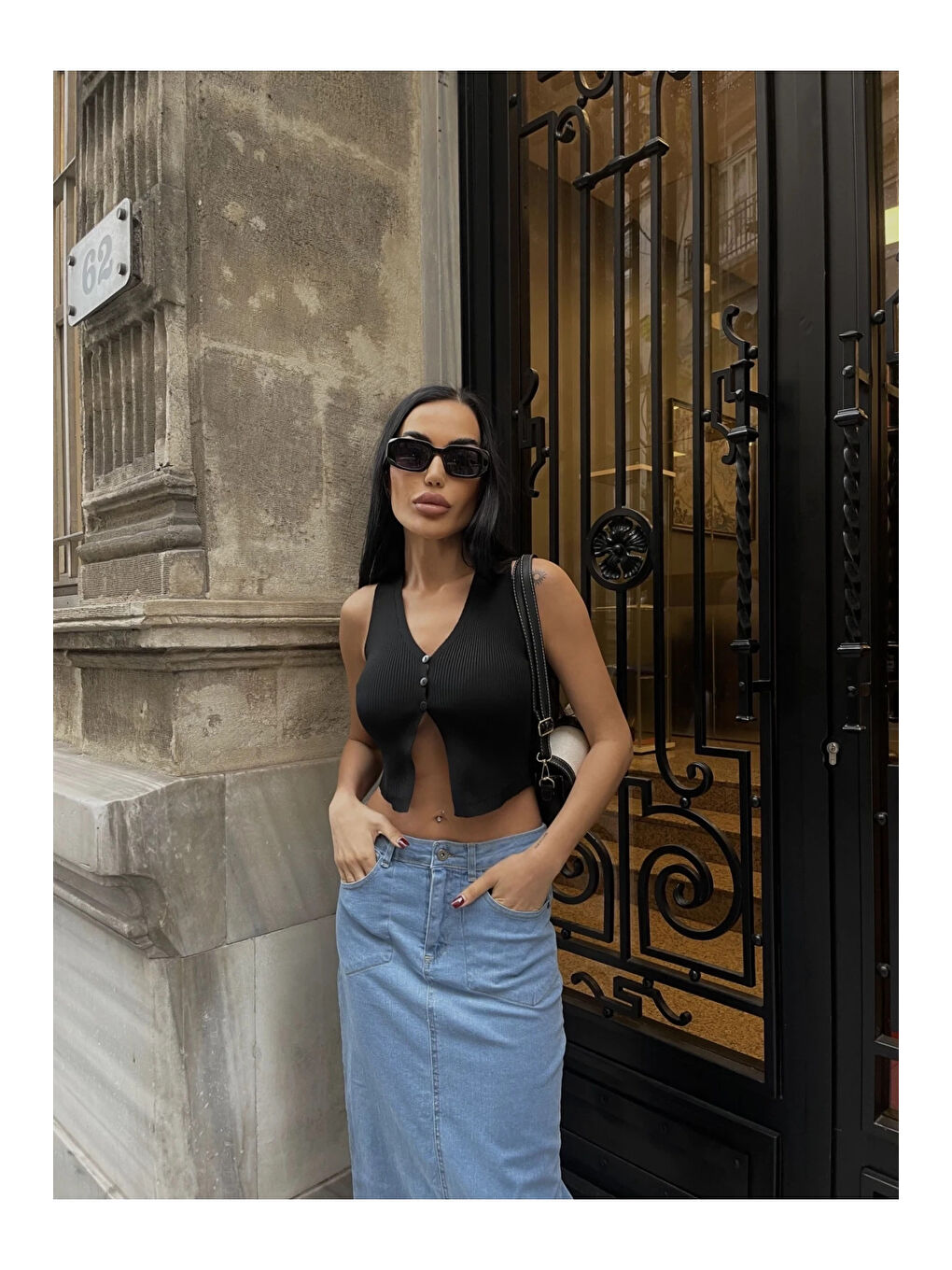 Kadın Siyah Düğmeli Crop Triko Yelek HZL24S-ZK10231-1