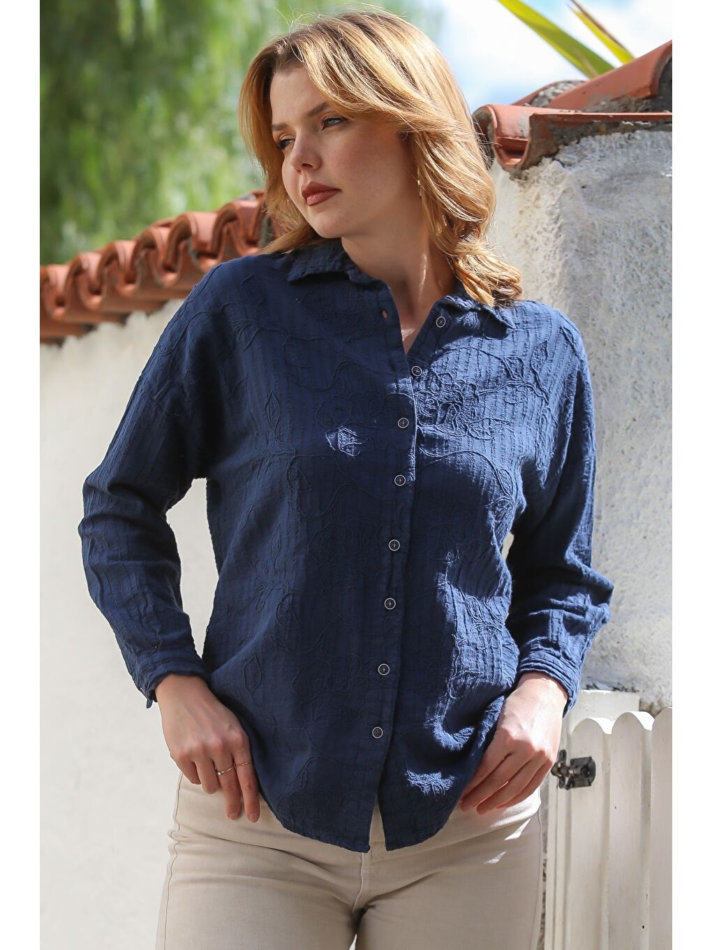 Lacivert Gömlek Yaka Manşetli Kollu Dokulu Düğmeli Dokuma Gömlek 70 58-3