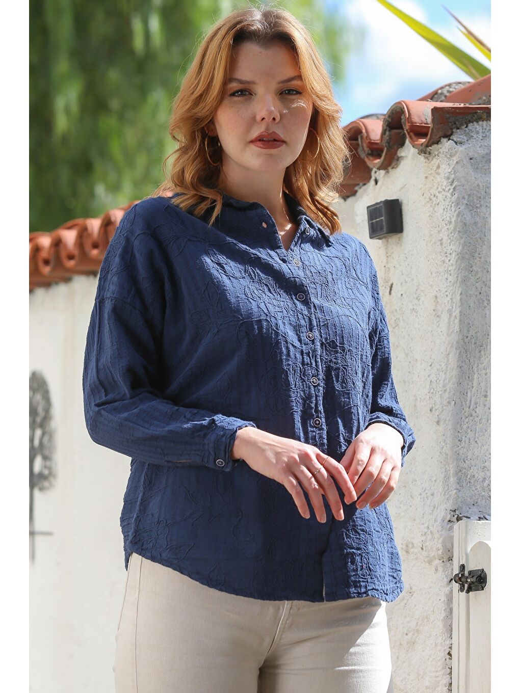 Lacivert Gömlek Yaka Manşetli Kollu Dokulu Düğmeli Dokuma Gömlek 70 58-4