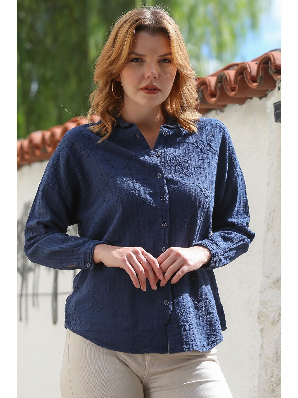 Lacivert Gömlek Yaka Manşetli Kollu Dokulu Düğmeli Dokuma Gömlek 70 58-5