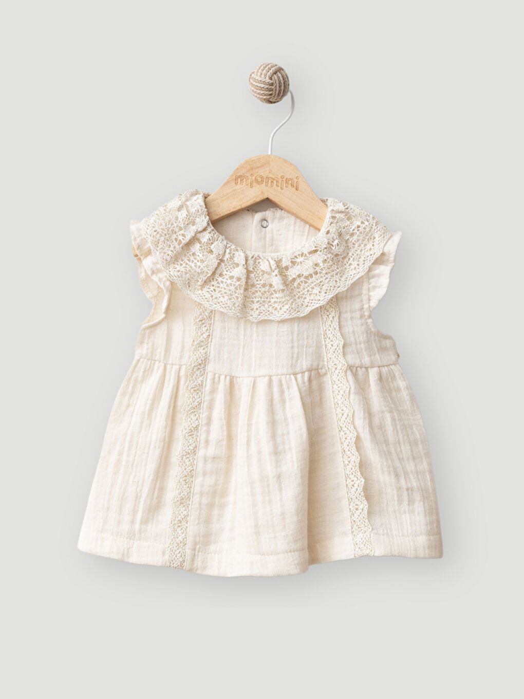 Bej Bisiklet Yaka Dantel Detaylı Kısa Kollu Kız Bebek Bluz ve Şort Takım-1