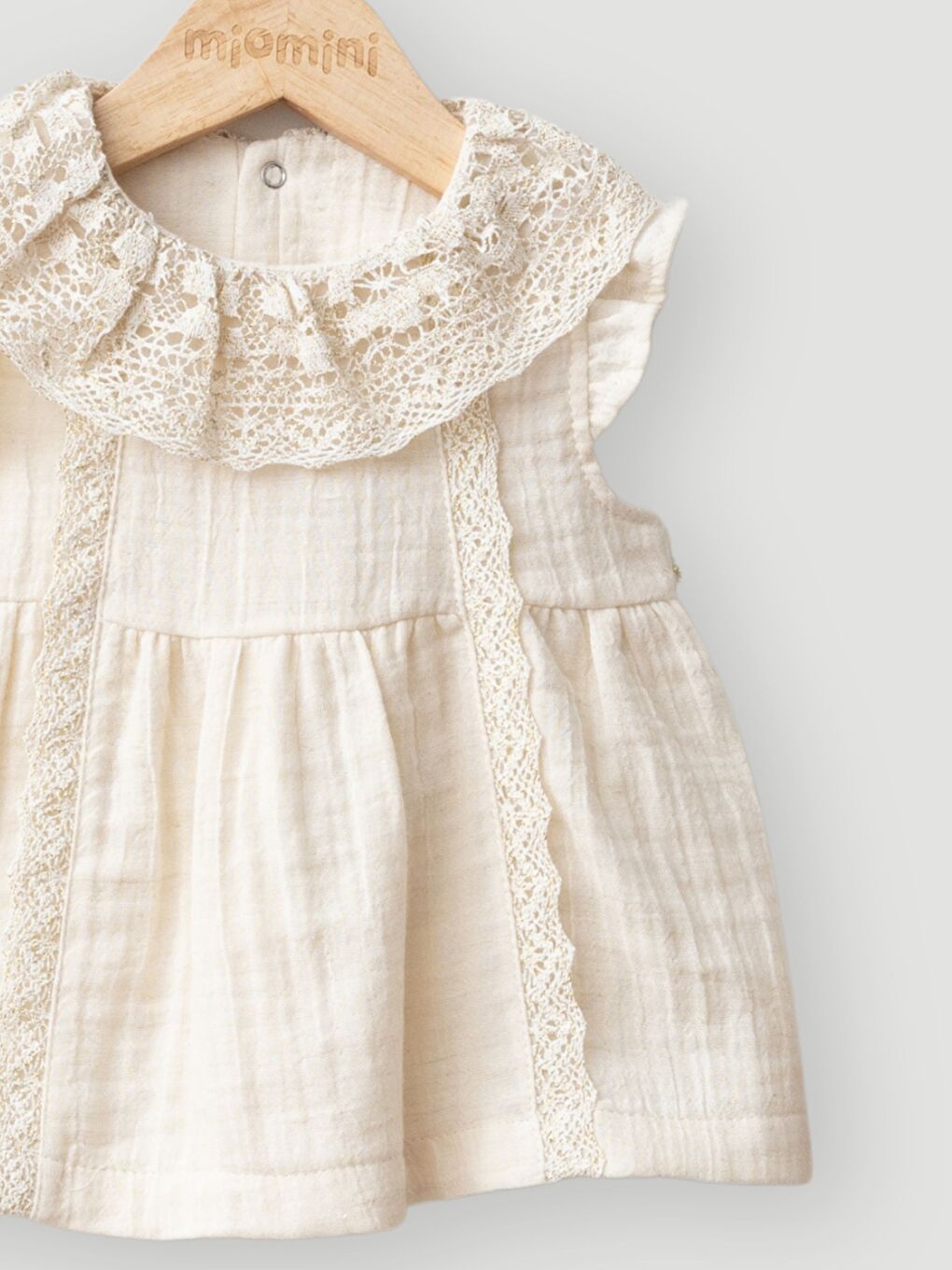 Bej Bisiklet Yaka Dantel Detaylı Kısa Kollu Kız Bebek Bluz ve Şort Takım-2