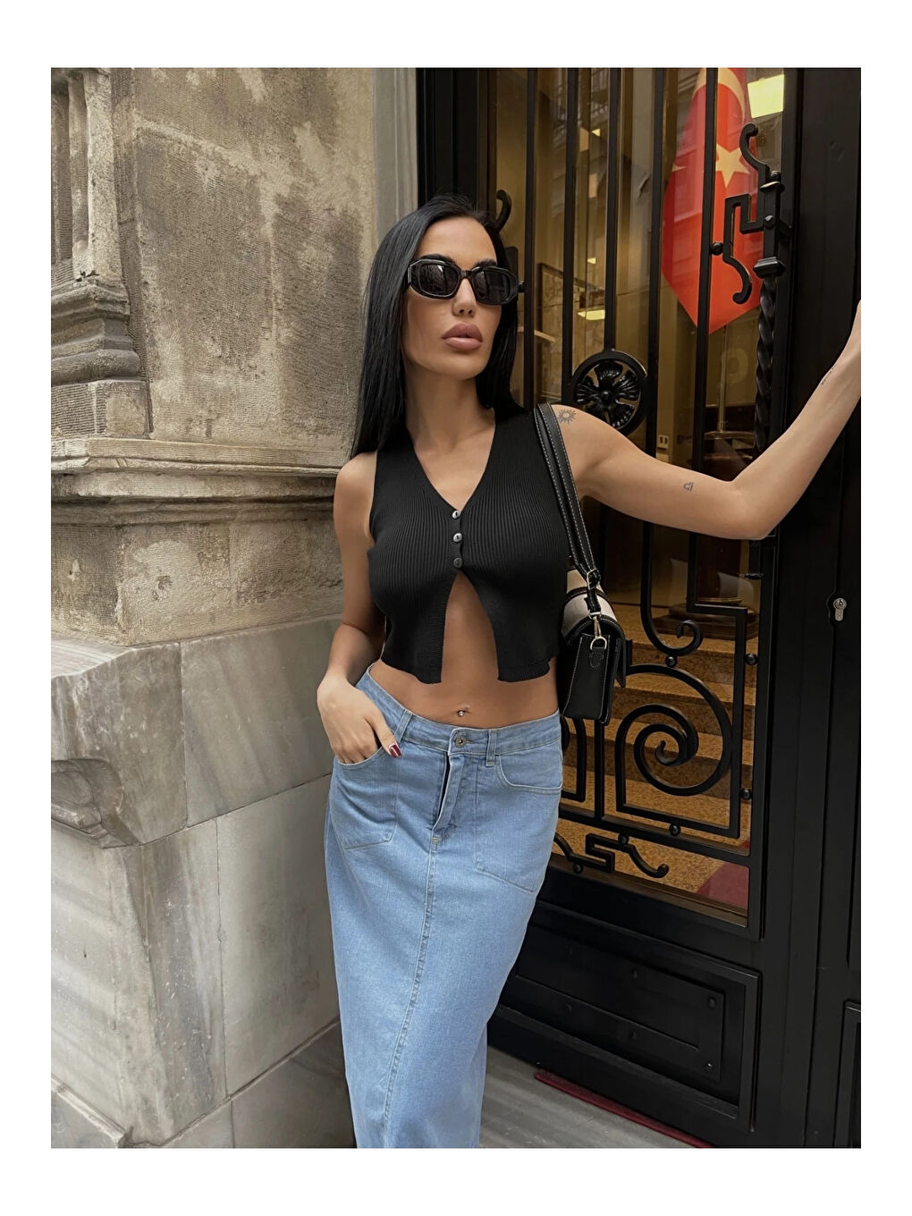 Kadın Siyah Düğmeli Crop Triko Yelek HZL24S-ZK10231-4