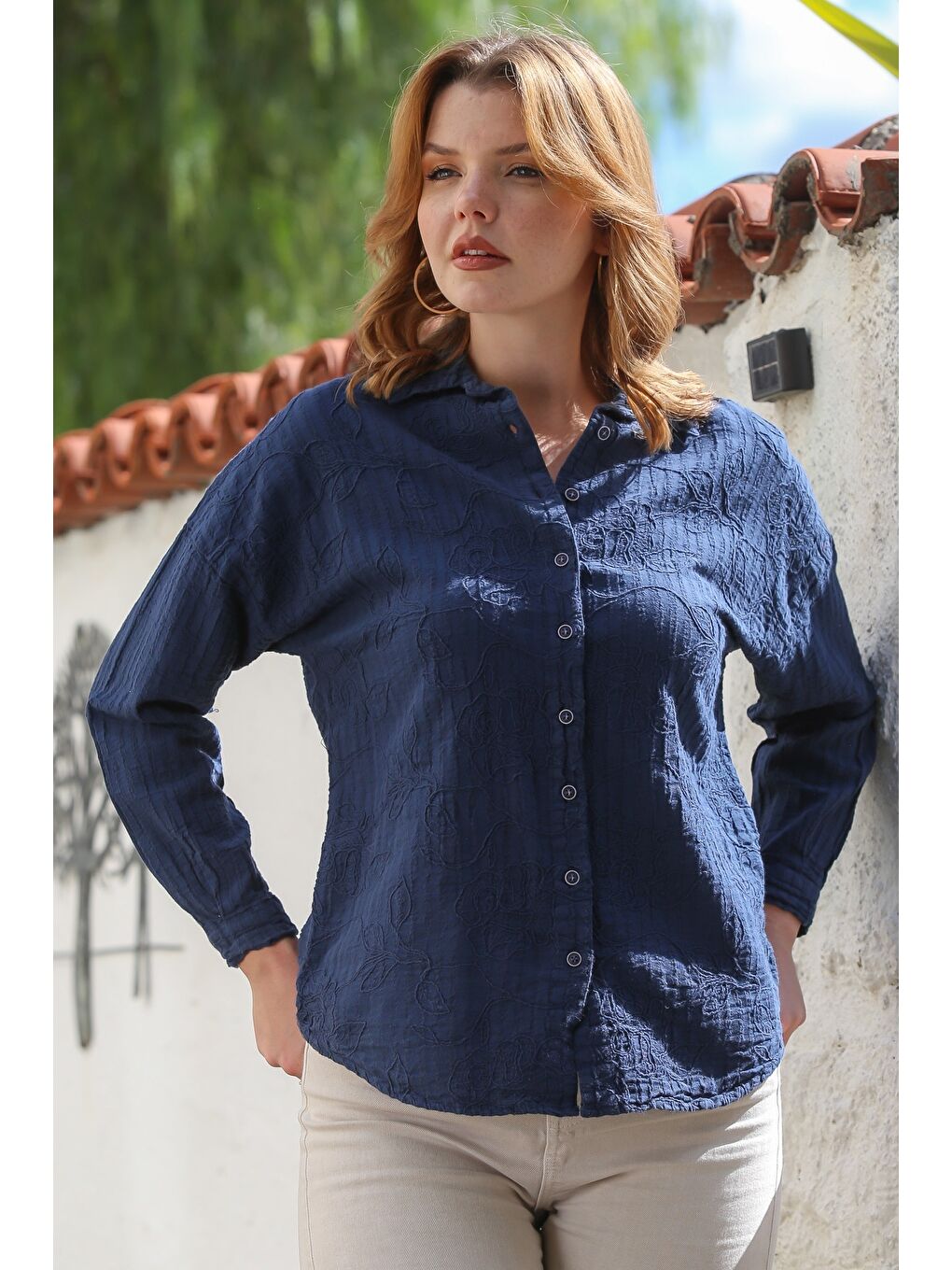 Lacivert Gömlek Yaka Manşetli Kollu Dokulu Düğmeli Dokuma Gömlek 70 58-6