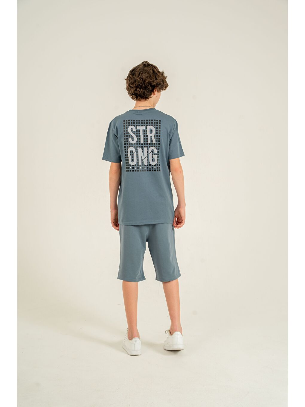 Gri Strong Baskılı Kolyeli Erkek Çocuk Şort - Tişört Takımı-3