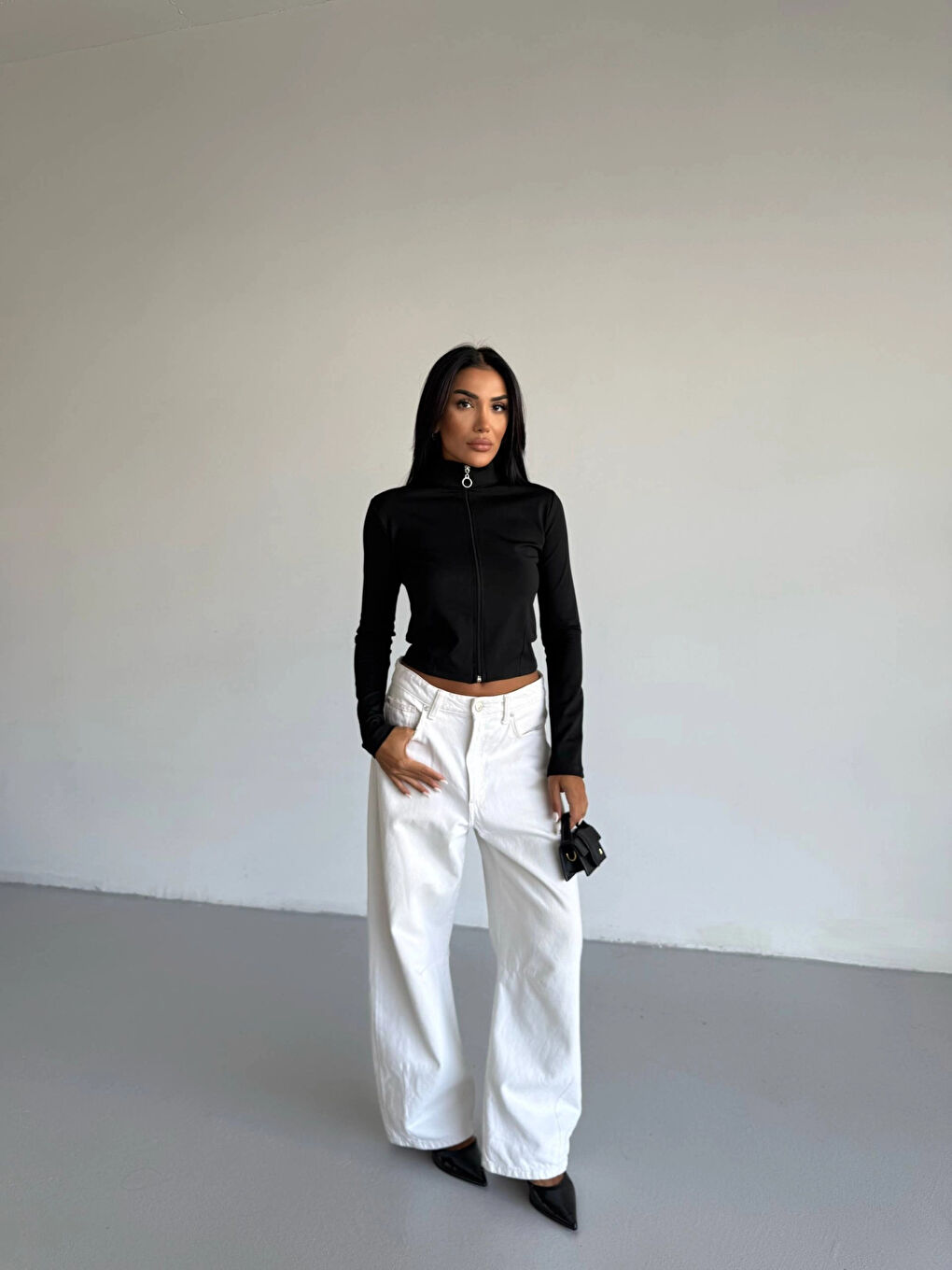 Kadın Siyah Dalgıç Kumaş Fermuar Kapamalı Parmak Geçirmeli Sweatshirt HZL25W-FRY123441-1