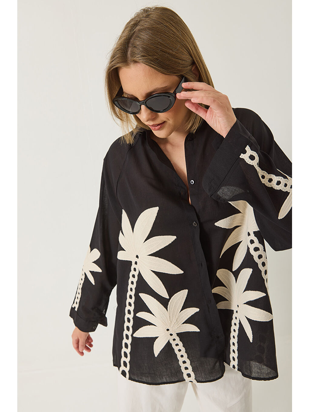 Siyah Kadın Palmiye İşlemeli Uzun Kollu Keten Gömlek-2