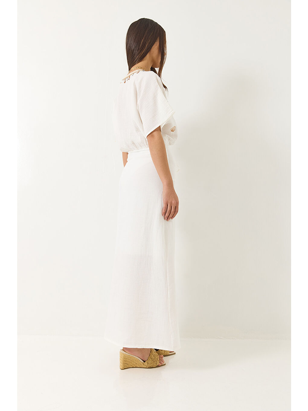 Ekru Kadın Beli Büzgülü Yırtmaçlı Astarlı Nakışlı Deniz Kabuğu Detaylı Alt-Üst Takım-5