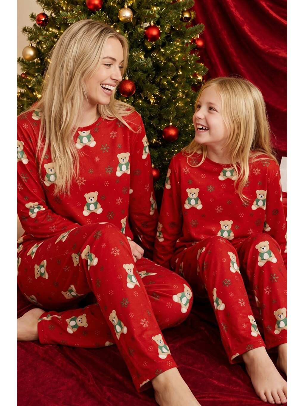 Kırmızı Yılbaşı Temalı Desenli Termal Kumaşlı Ultra Soft Yumuşak Örme Pijama Takımı