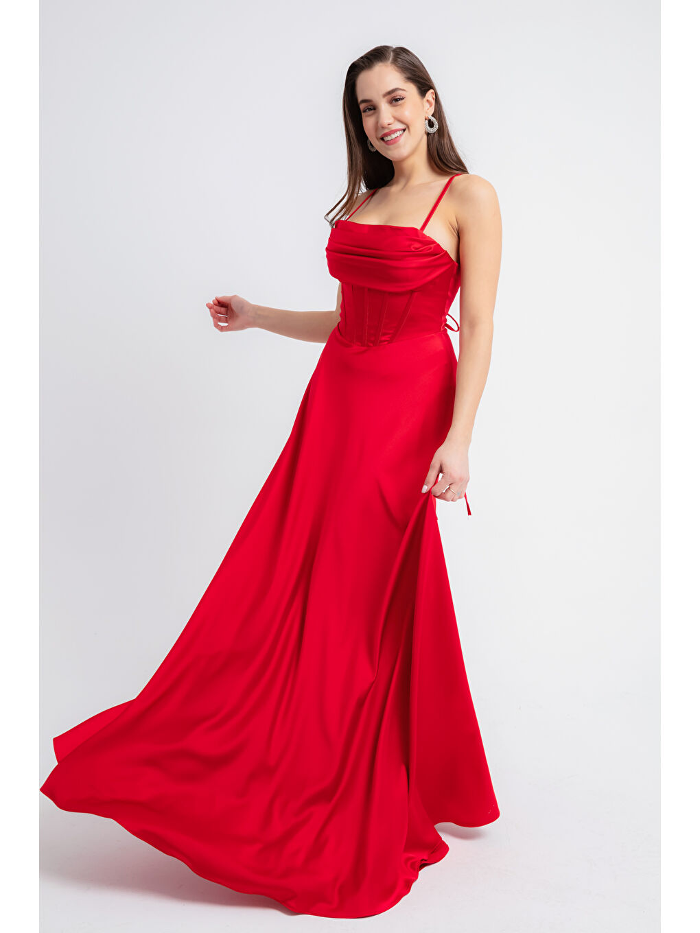 Kadın Kırmızı İnce Askılı Sırt İp Bağlama Detaylı Abiye