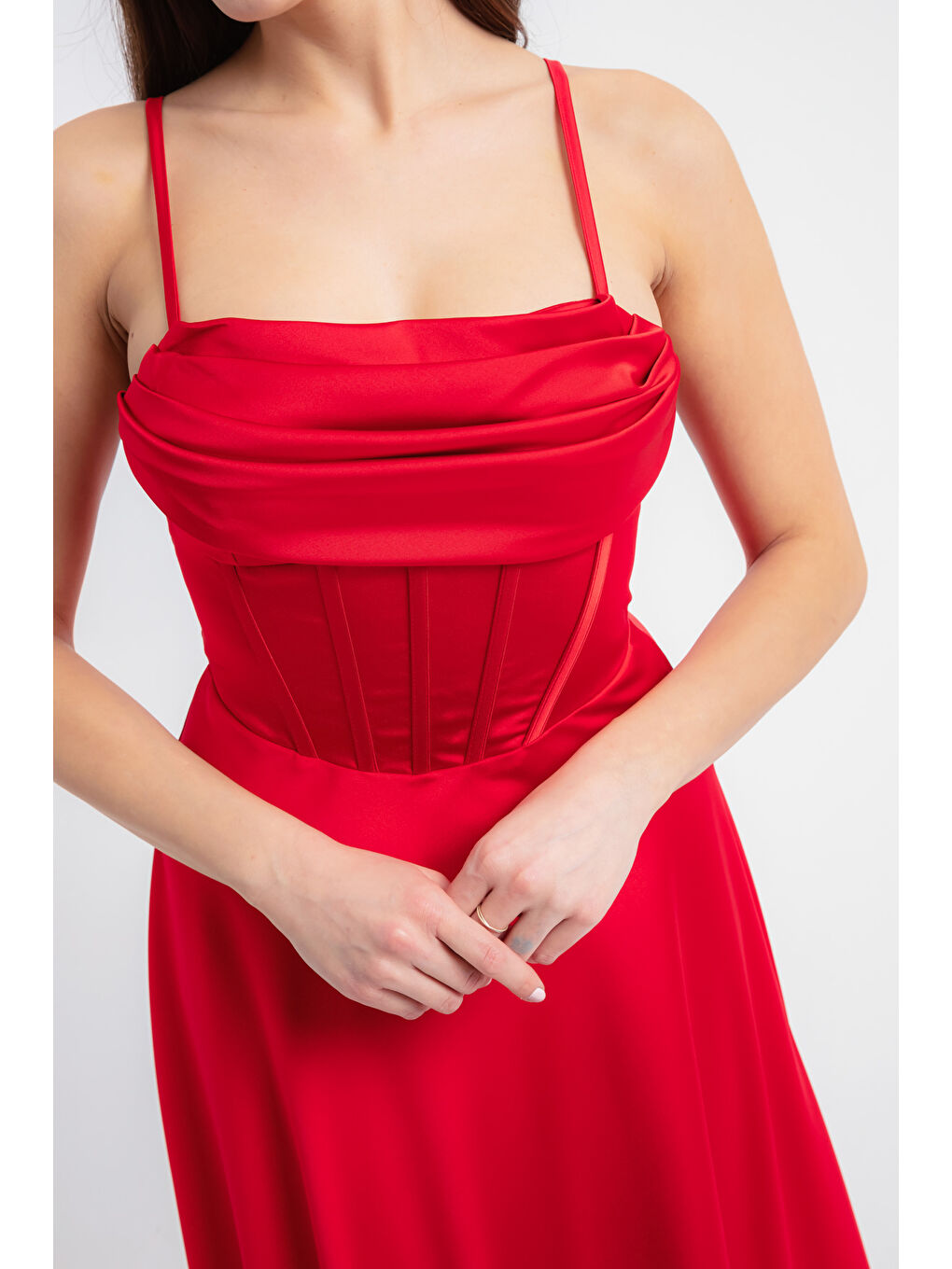 Kadın Kırmızı İnce Askılı Sırt İp Bağlama Detaylı Abiye-1