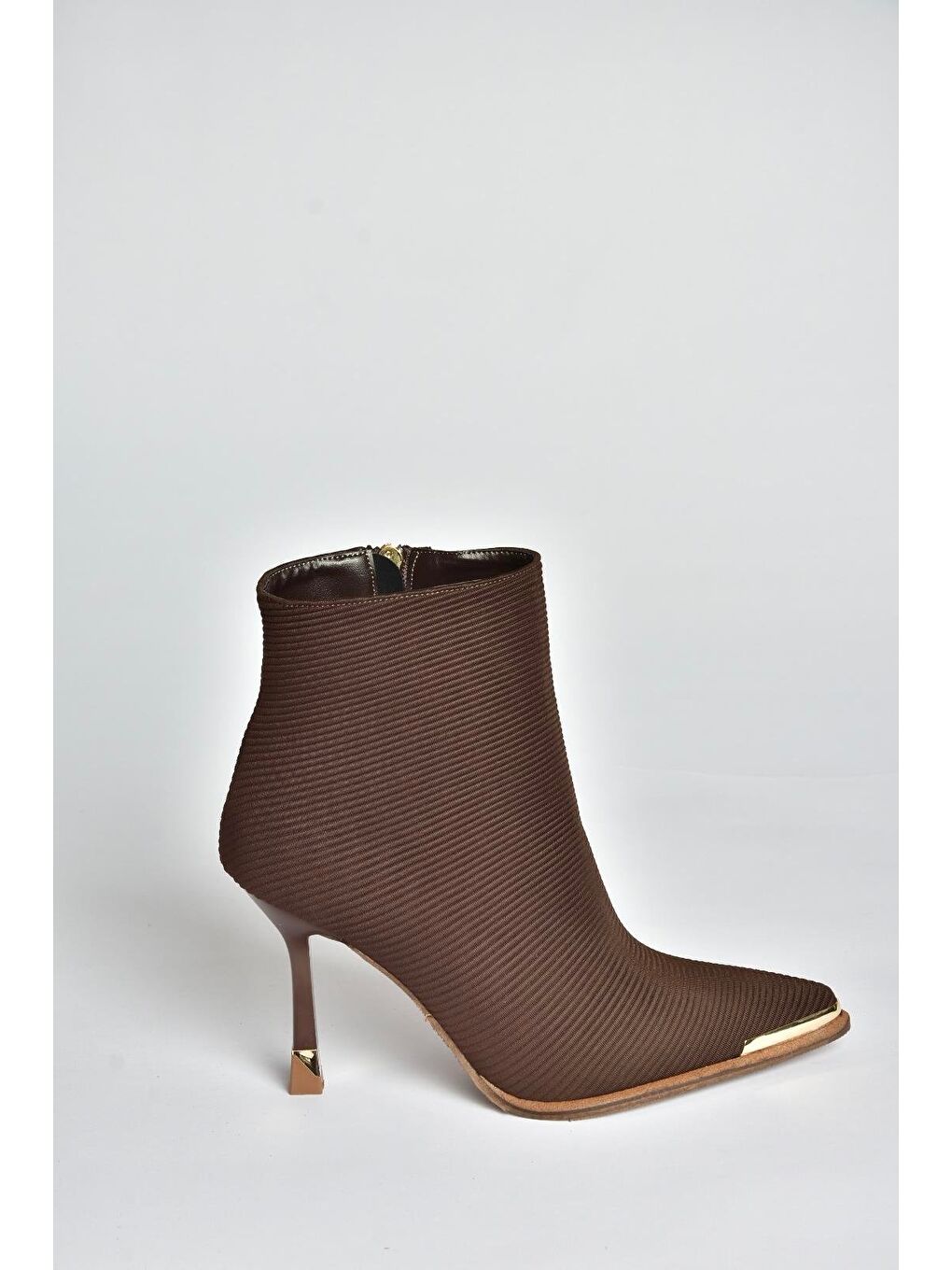 Kahverengi Kadın Bot V820200504-1