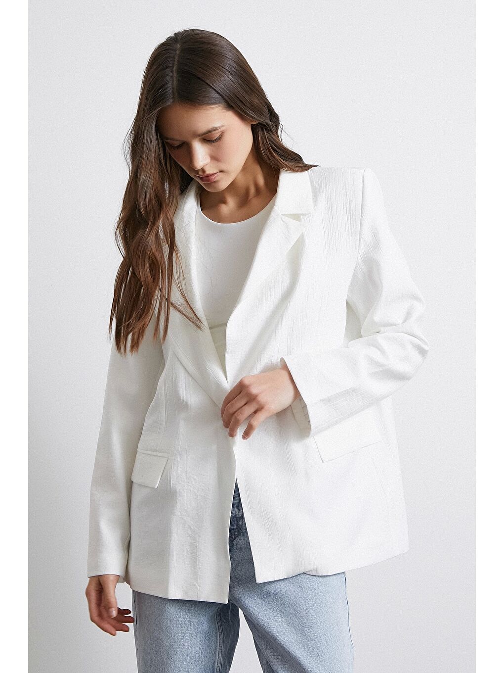 Çizgi Astarlı Dökümlü Blazer Ceket Beyaz