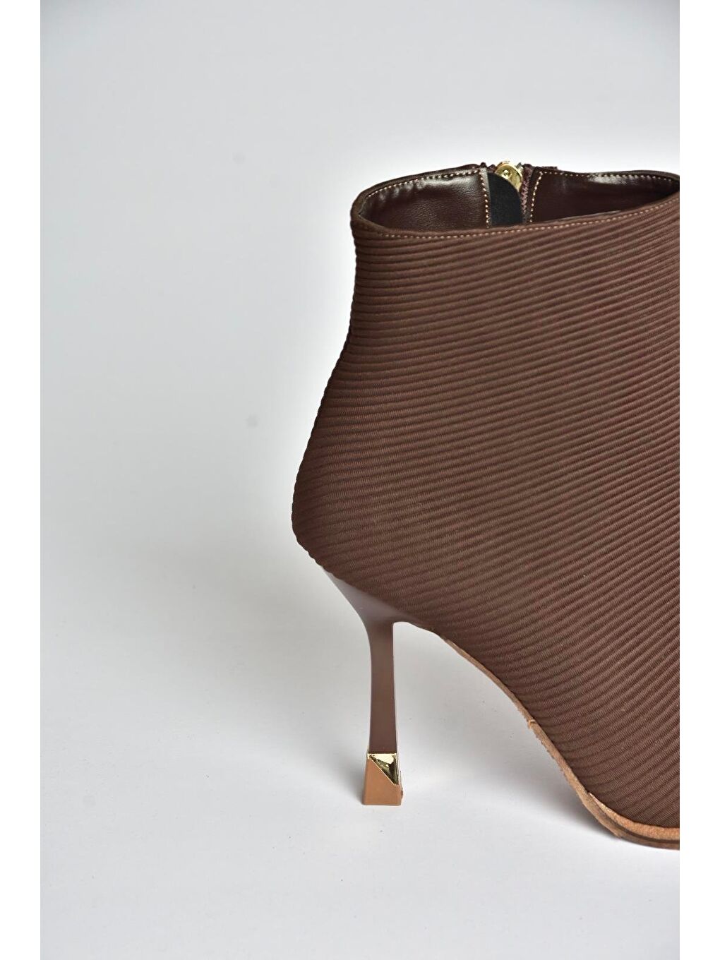 Kahverengi Kadın Bot V820200504-3