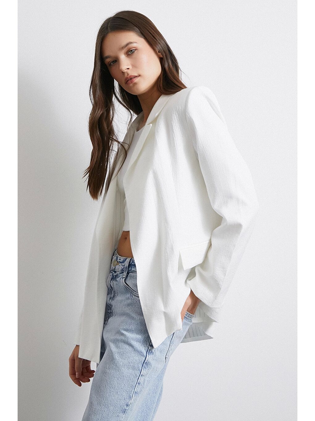 Çizgi Astarlı Dökümlü Blazer Ceket Beyaz-4