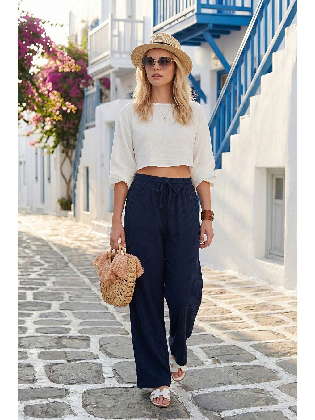 Lacivert Pamuklu Comfort Fit Yüksek Bel Geniş Paça Kadın Pantolon 668YP5540-1