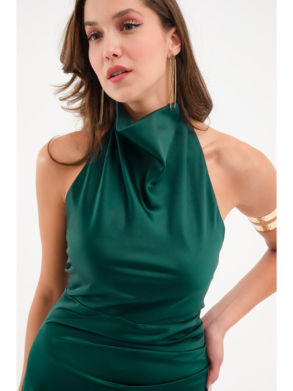 Kadın Zümrüt Yeşili Sırt Dekolteli Uzun Saten Abiye Elbise-2