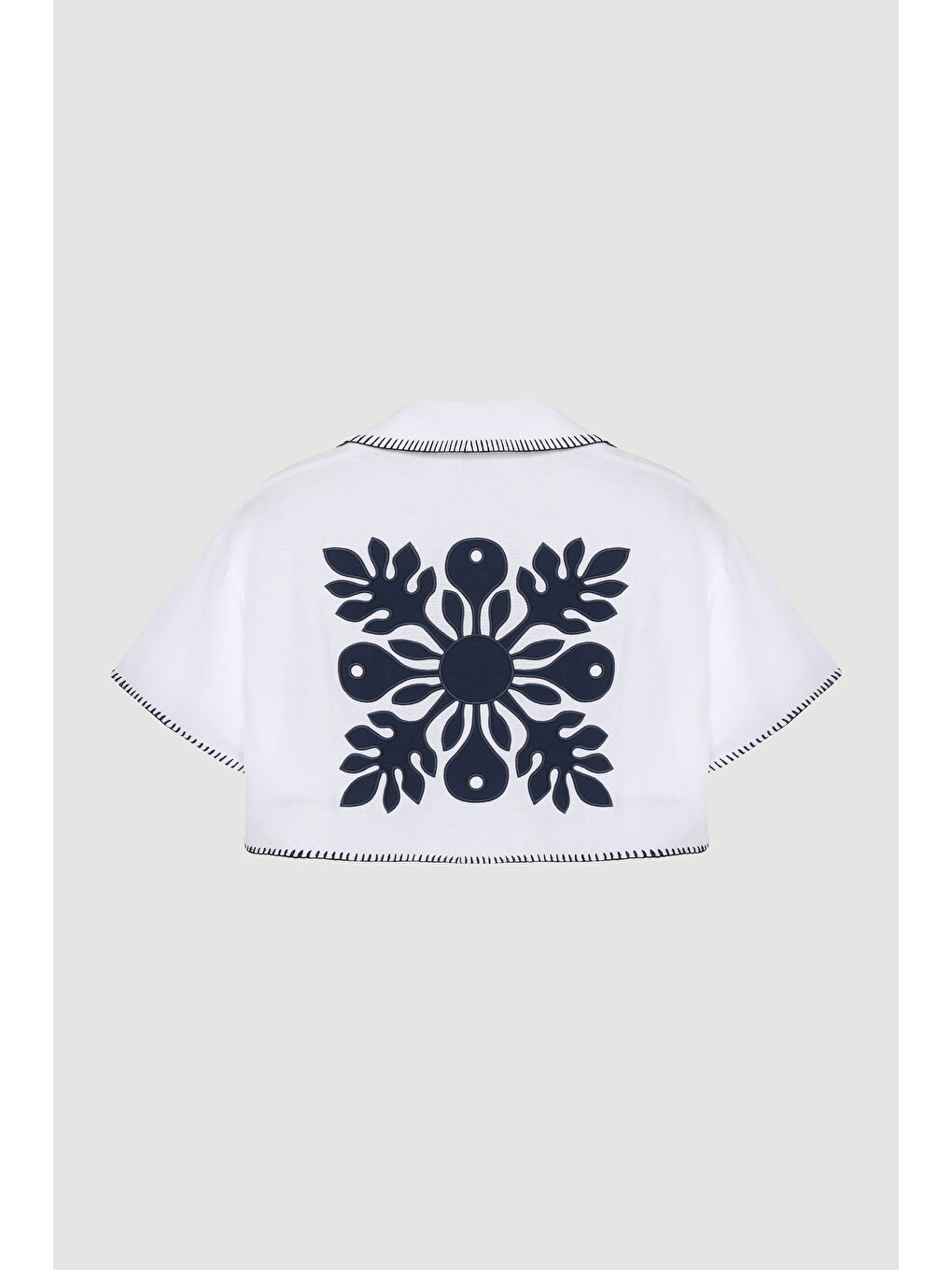 Sırtı Etnik Nakış Detaylı Cepli Keten Gömlek Beyaz-1