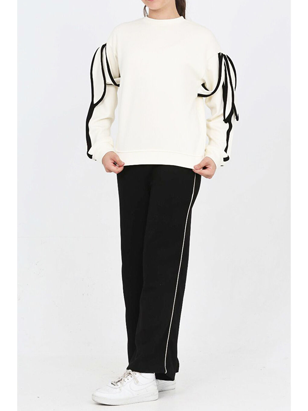 Siyah Kız Çocuk Kol Aksesuarlı Geniş Paçalı Alt- Üst Takım 12320