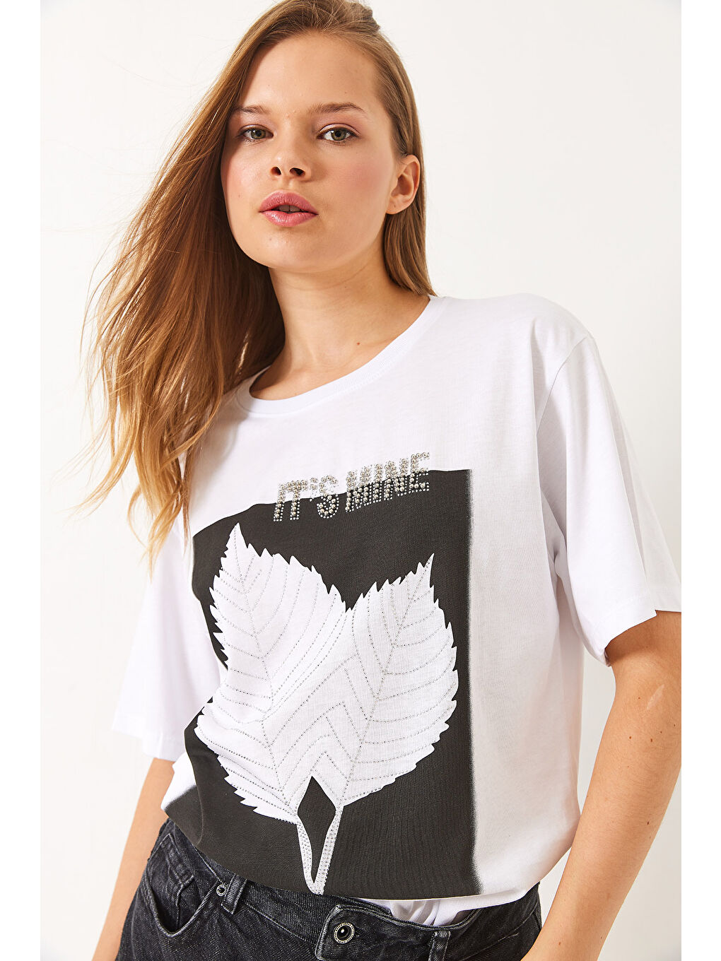 Beyaz Kadın Bisiklet Yaka Boncuk Taş Detaylı Yaprak Desen Baskılı T-Shirt-2