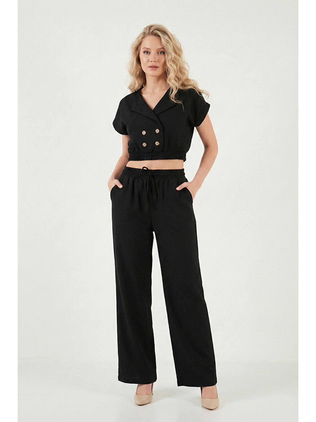 Siyah Regular Fit Kruvaze Yaka Düğme Detaylı Kadın Crop Takım 5866446-2