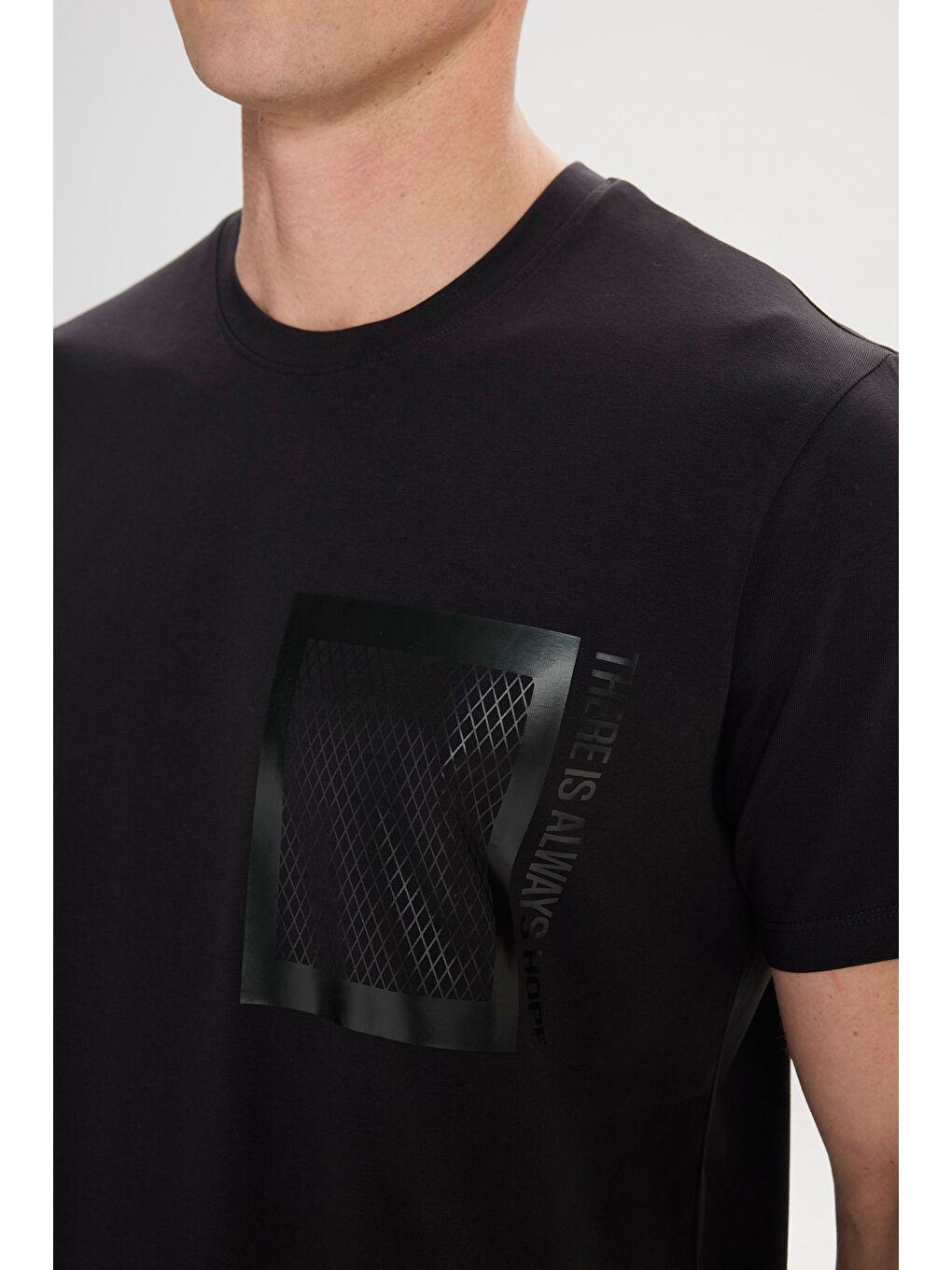 Erkek Siyah Slim Fit Dar Kesim Bisiklet Yaka Kısa Kollu Pamuklu Baskılı Tişört-3