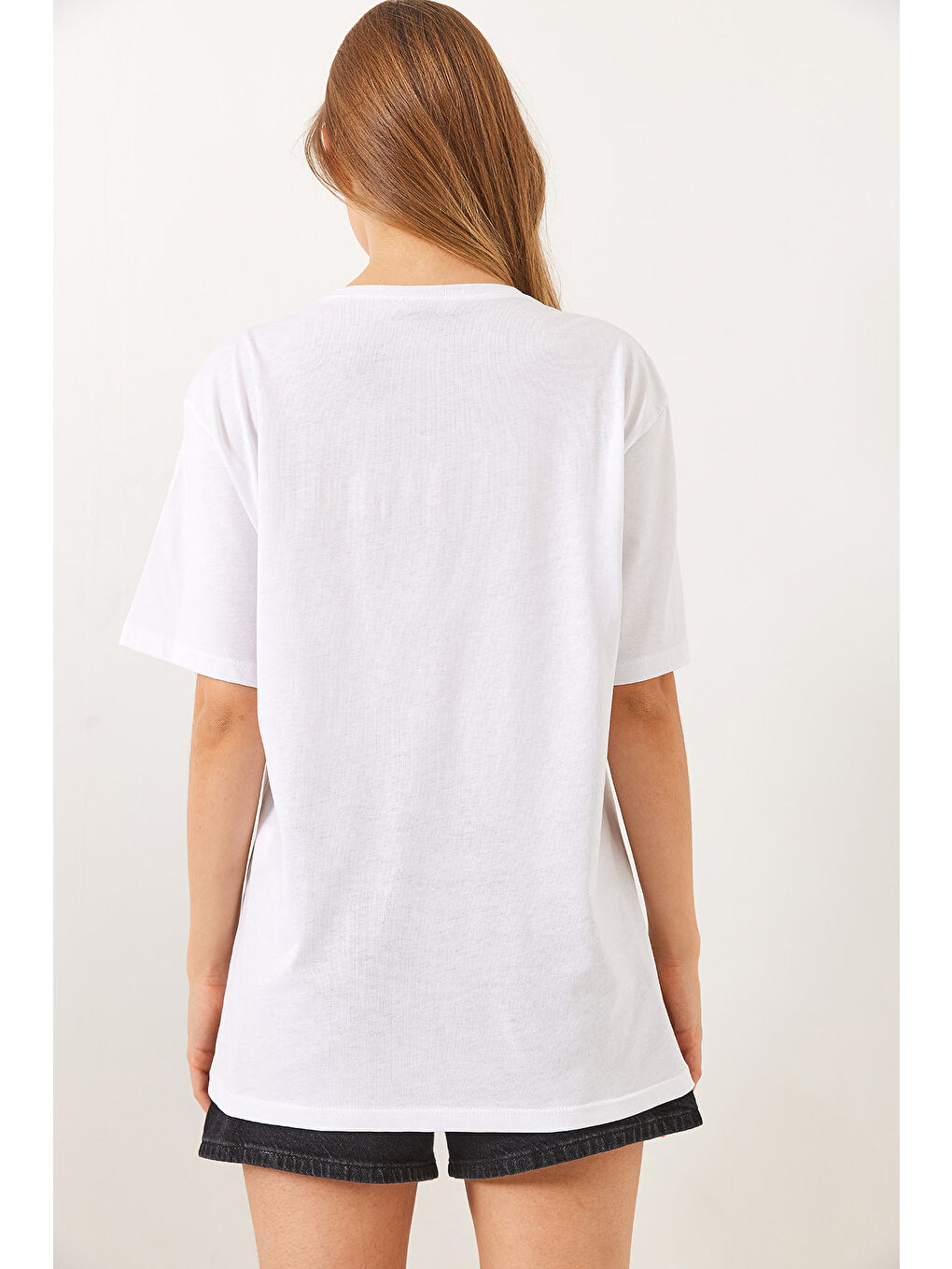 Beyaz Kadın Bisiklet Yaka Boncuk Taş Detaylı Yaprak Desen Baskılı T-Shirt-5