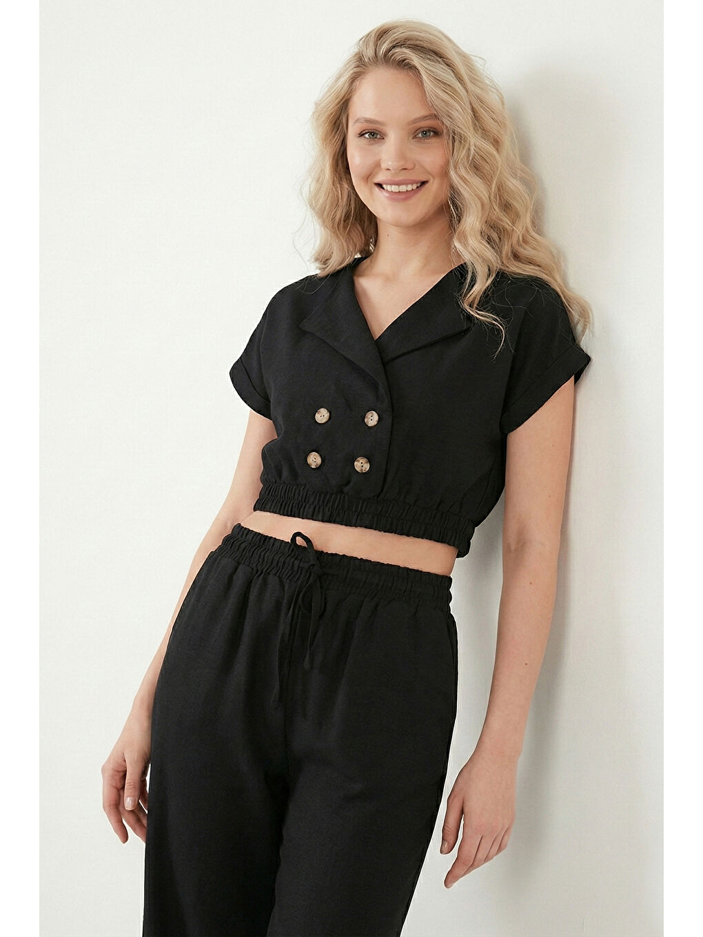 Siyah Regular Fit Kruvaze Yaka Düğme Detaylı Kadın Crop Takım 5866446-4