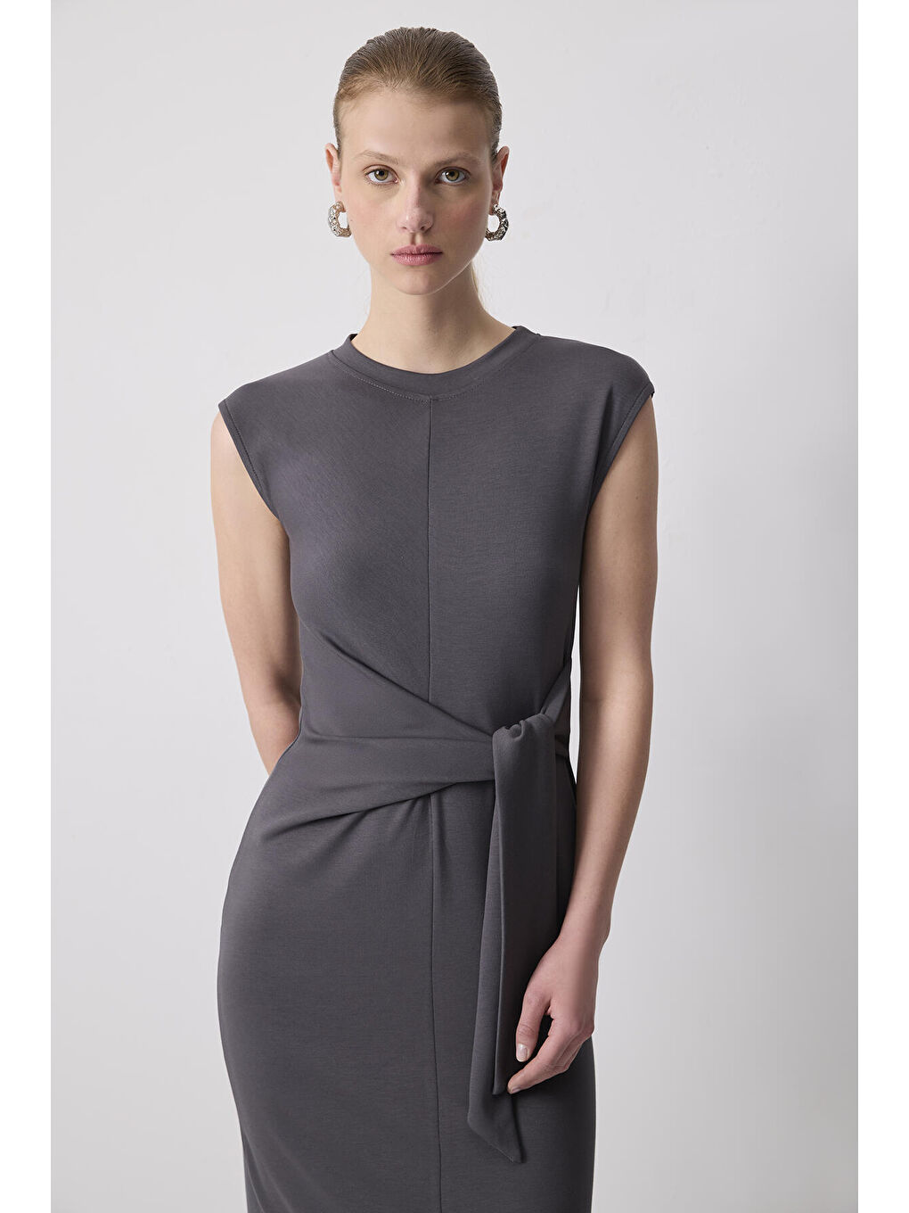 Antrasit Önden Bağlamalı Kolsuz Basıc Elbise-1