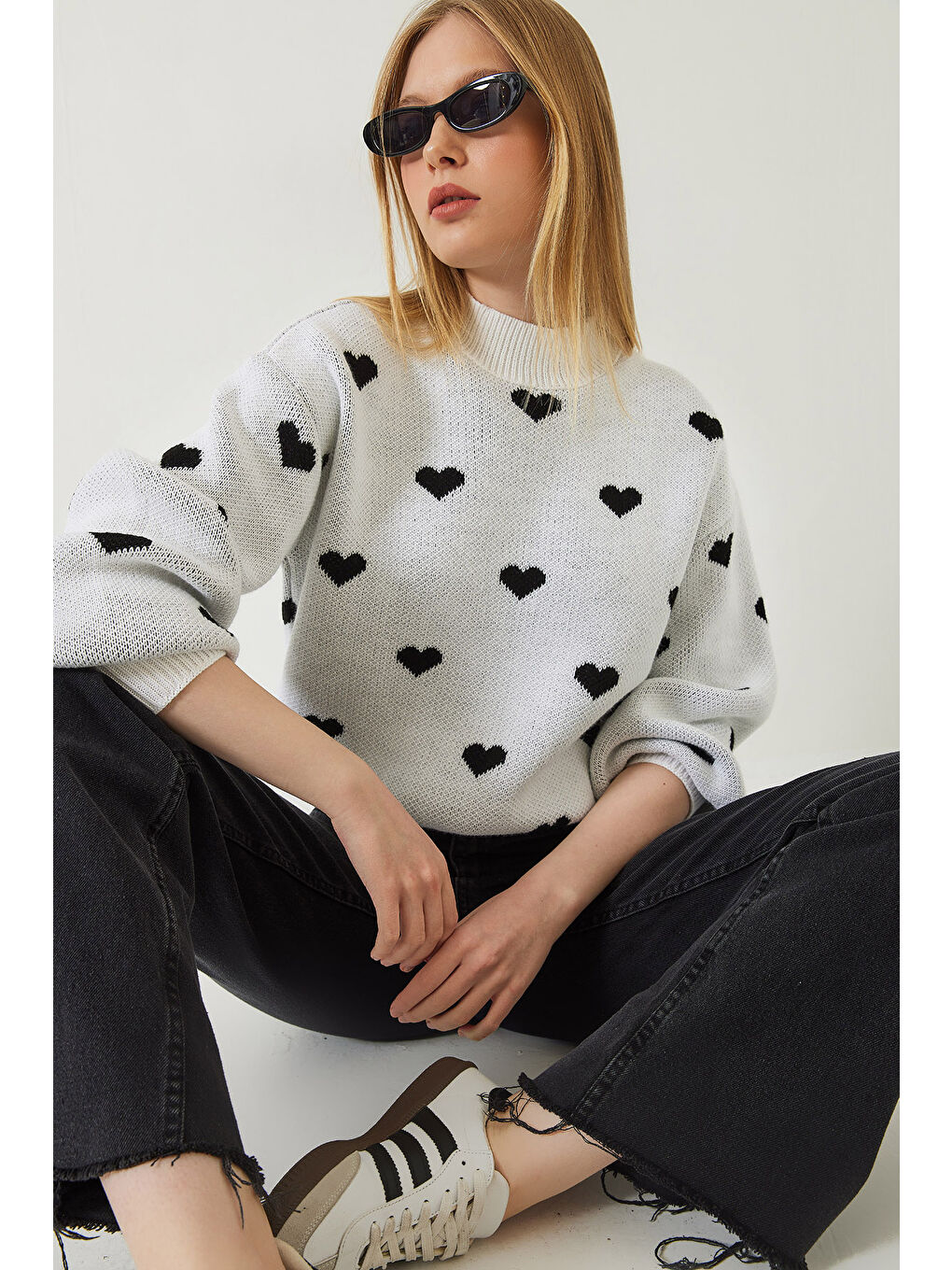 Beyaz Kadın Kalp Desenli Triko Kazak