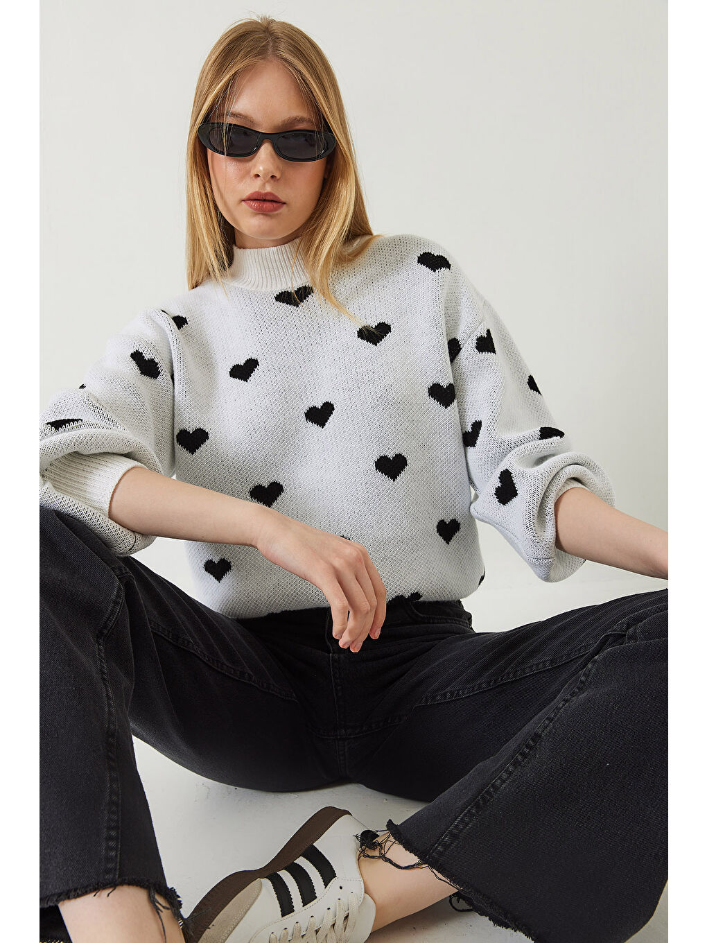 Beyaz Kadın Kalp Desenli Triko Kazak-1