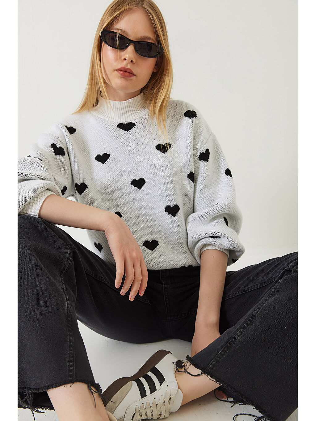 Beyaz Kadın Kalp Desenli Triko Kazak-2