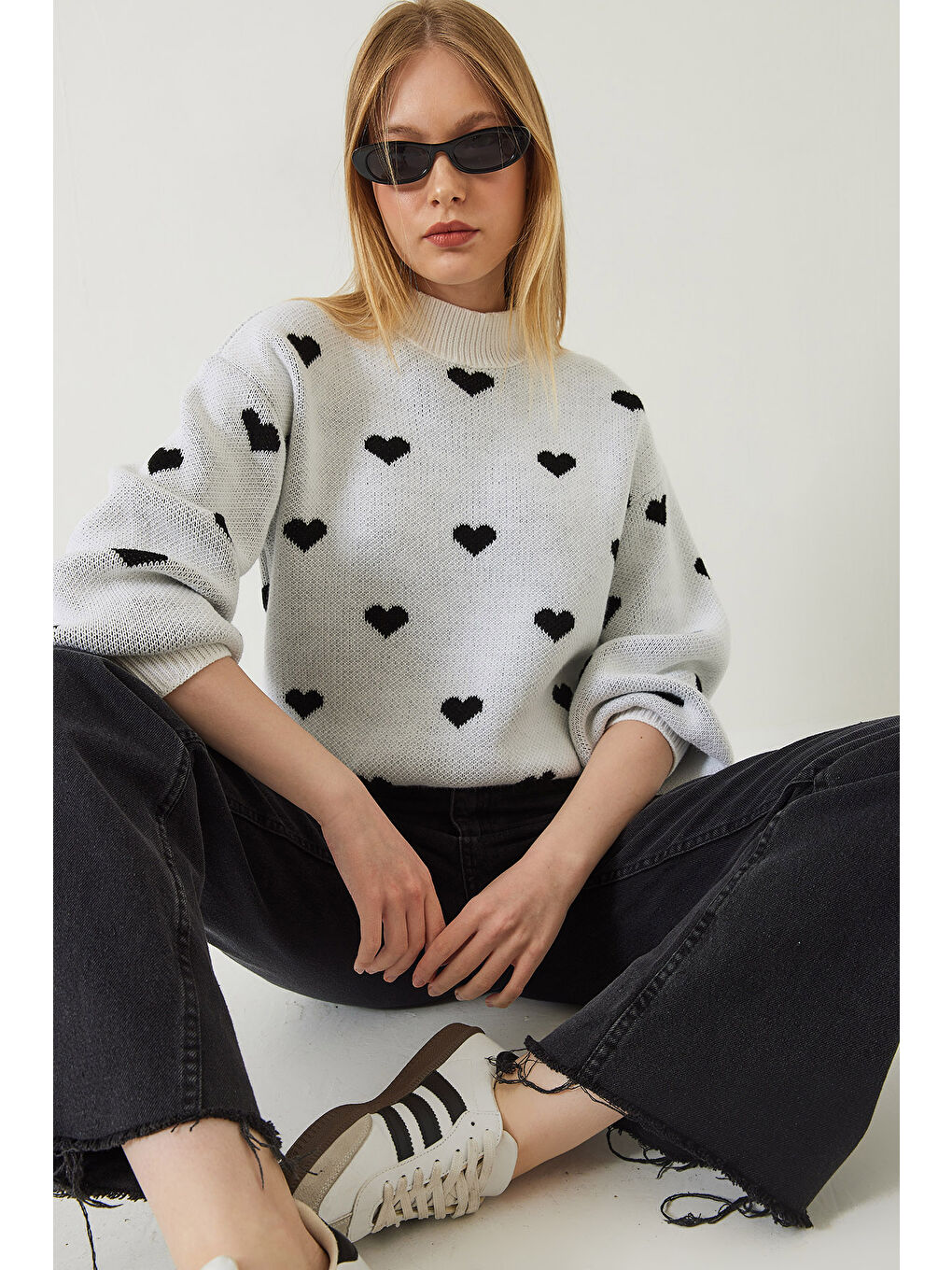 Beyaz Kadın Kalp Desenli Triko Kazak-3