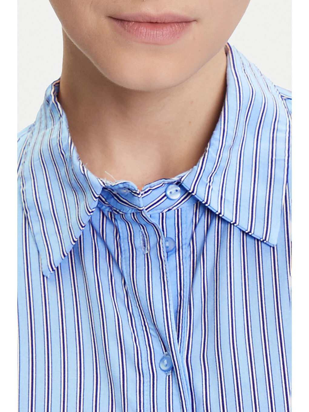 Mavi Onlberit Regular Fit Çizgili Klasik Yaka Uzun Kollu Kadın Gömlek 15320243-3