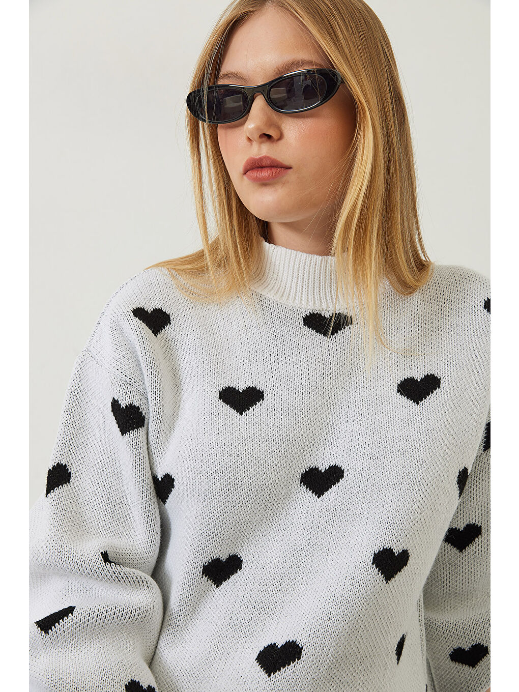 Beyaz Kadın Kalp Desenli Triko Kazak-4