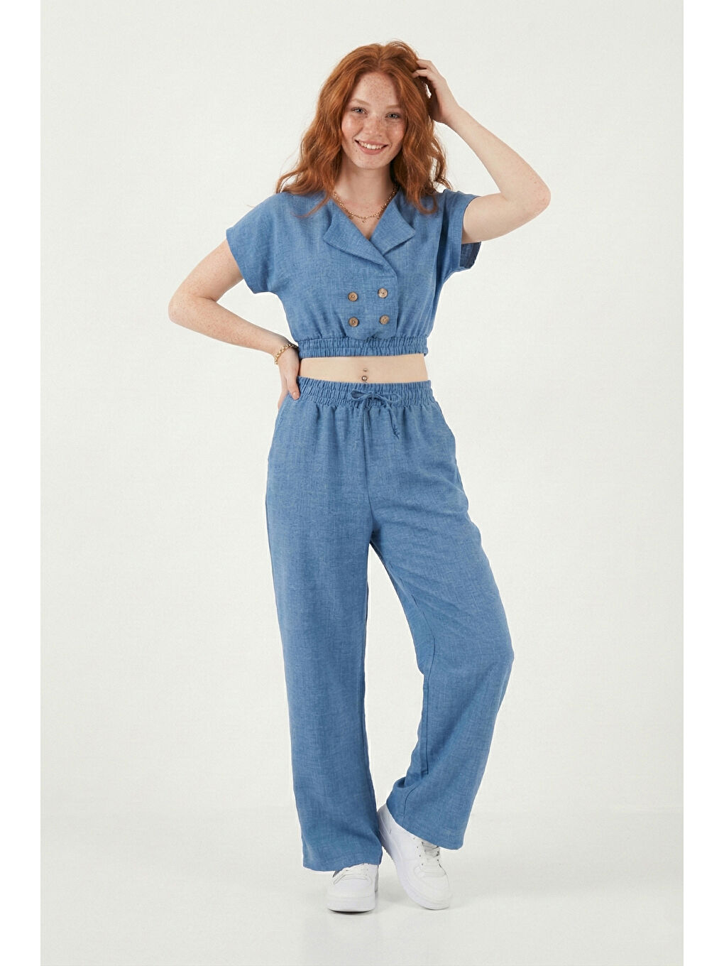 Mavi Regular Fit Kruvaze Yaka Düğme Detaylı Kadın Crop Takım 5866446-3
