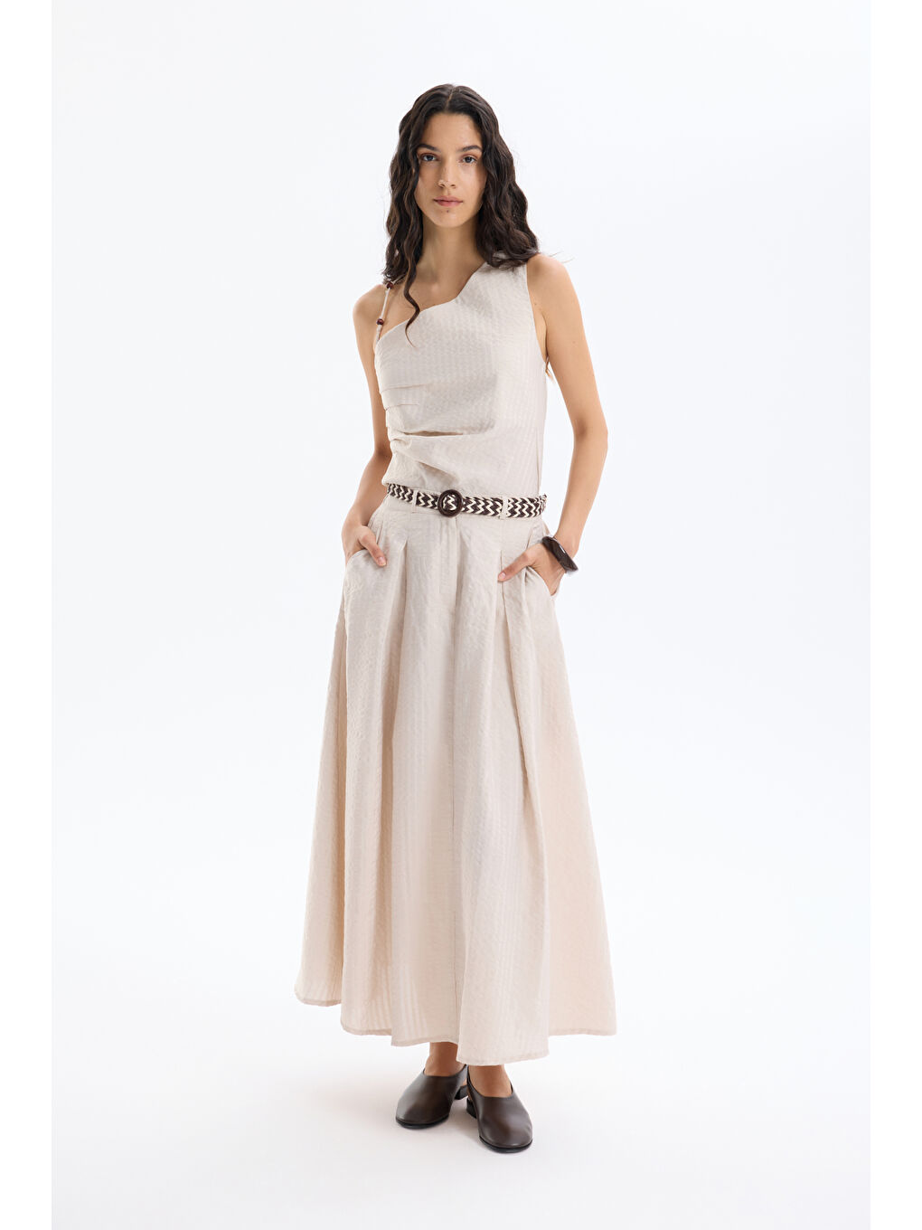 Kemer Aksesuarlı Pileli Midi Boy Etek Bej