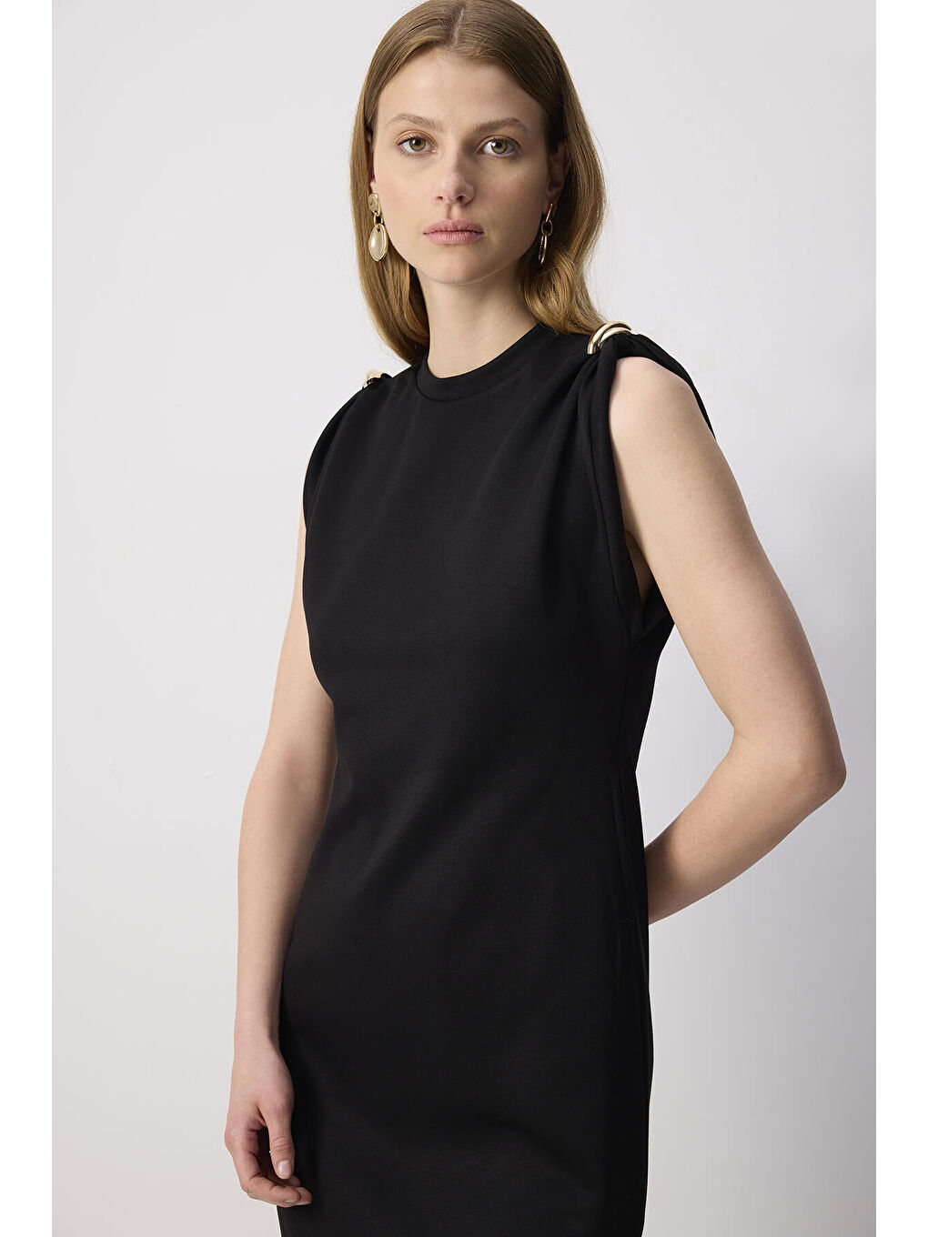 Siyah Metal Aksesuar Detaylı Elbise-1