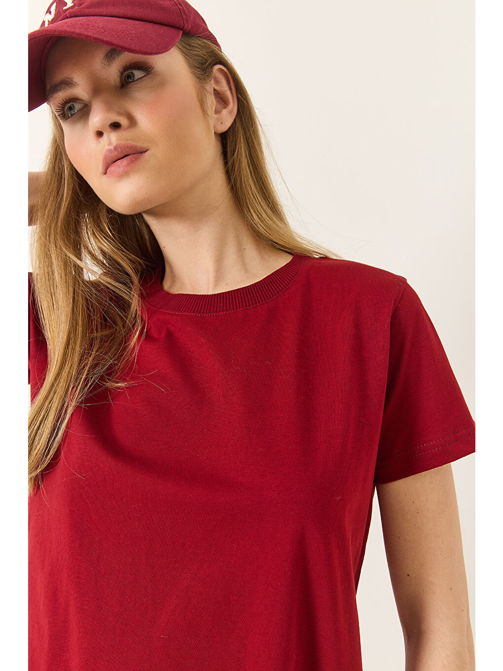 Bordo Kadın % Organik Pamuklu Comfort Fit Arkası Uzun Basic T-shirt-5